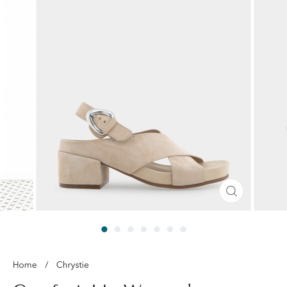 Nearly New 65% off retail! EUC AEROSOLES pale khaki suede Sandals